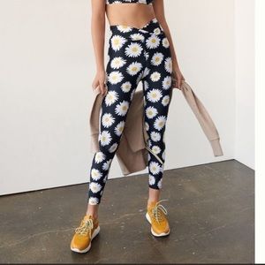 Anthropologie Daisy workout leggings